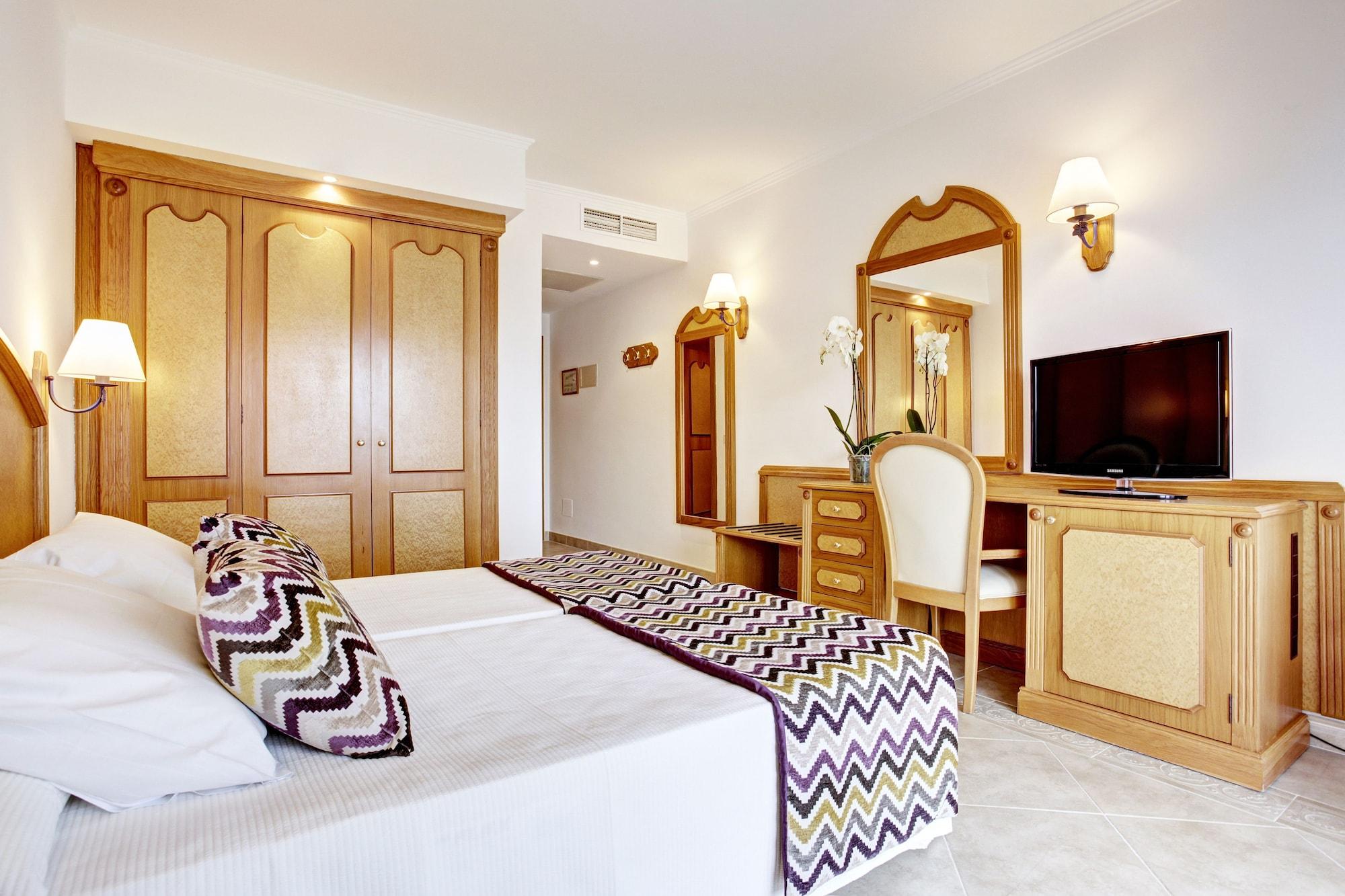 Grupotel Santa Eulària & Spa - Adults Only Santa Eularia des Riu Bagian luar foto
