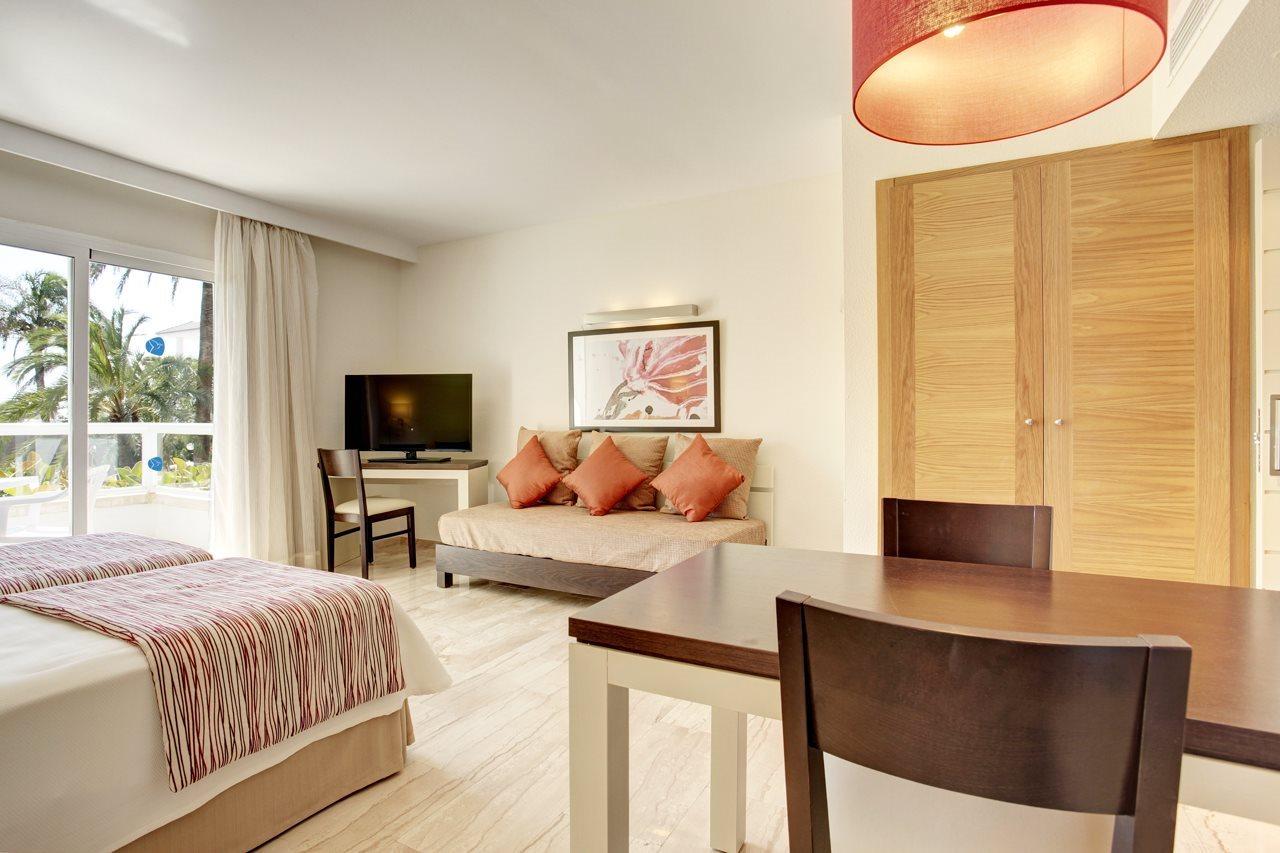 Grupotel Santa Eulària & Spa - Adults Only Santa Eularia des Riu Bagian luar foto